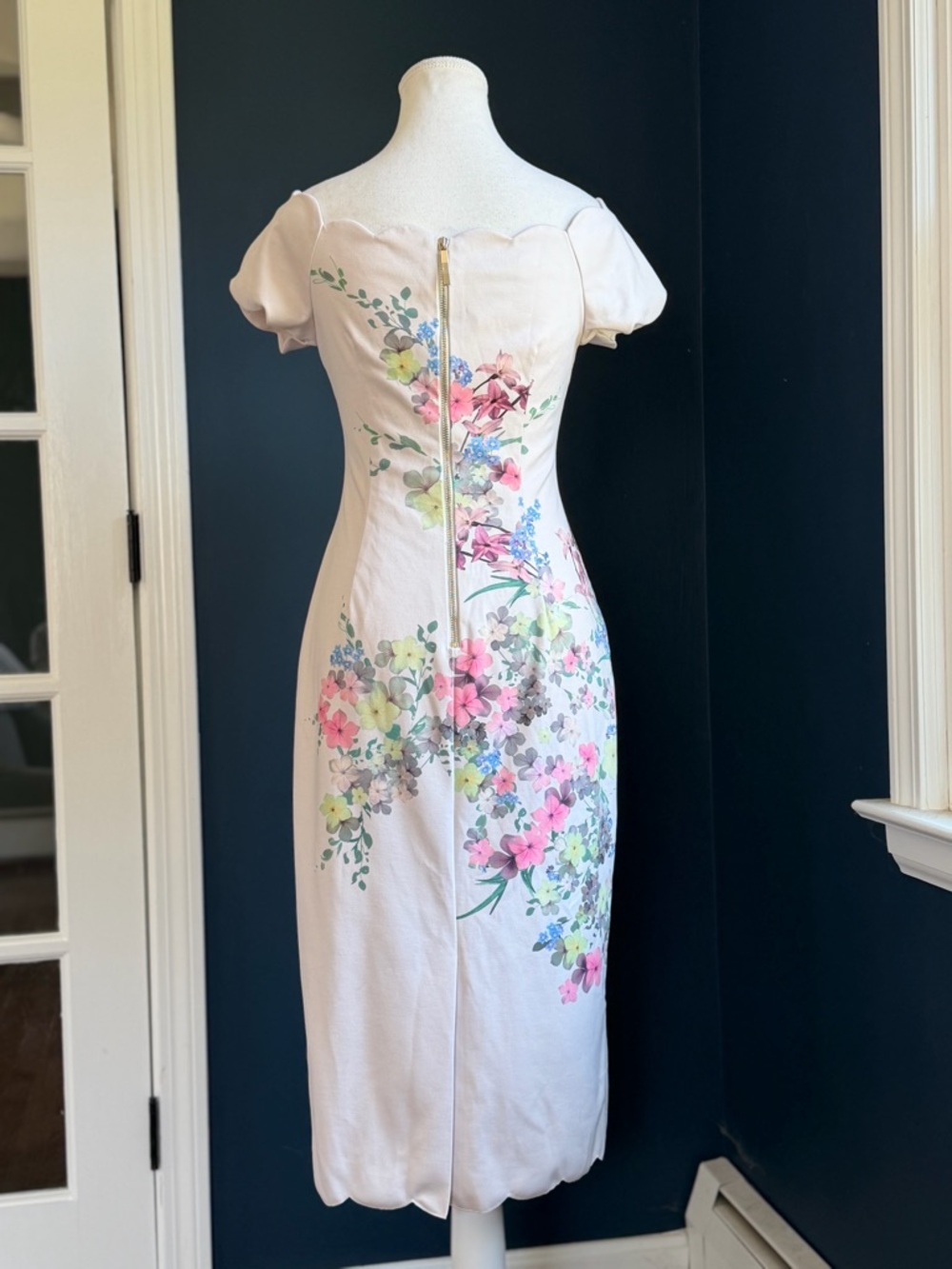 Ted Baker London Ivory Trixiiy Pergola Scallop Dress | Ted Size 2 (US 6) - Picture 5 of 16